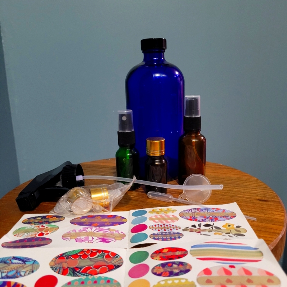 Refilable essential oil bottles set